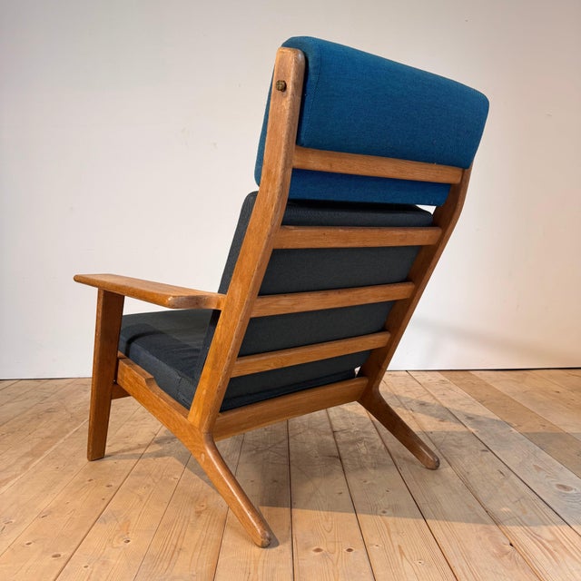 GE-375 Lounge Chair by Hans Wegner for Getama For Sale - Image 4 of 9