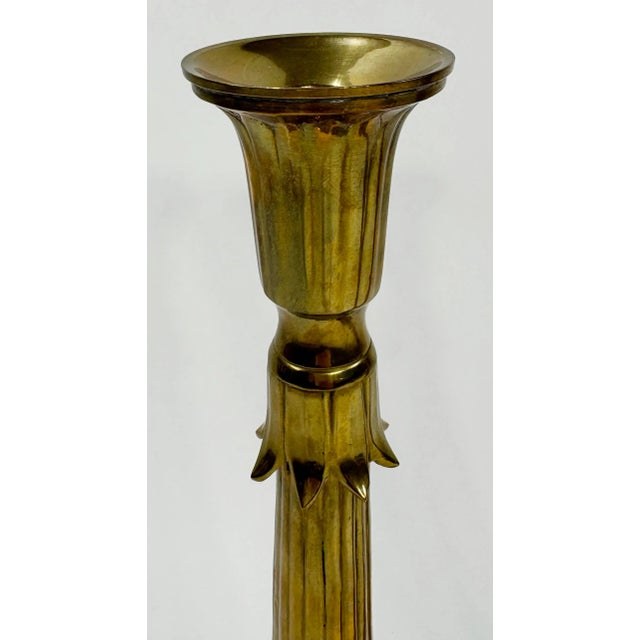 Grand Vintage Fluted Brass Candlesticks, a Pair For Sale In Kansas City - Image 6 of 9