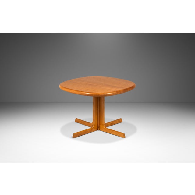 Introducing a splendid Danish-made coffee table produced by the lauded Dyrlund furniture maker. Constructed from solid...