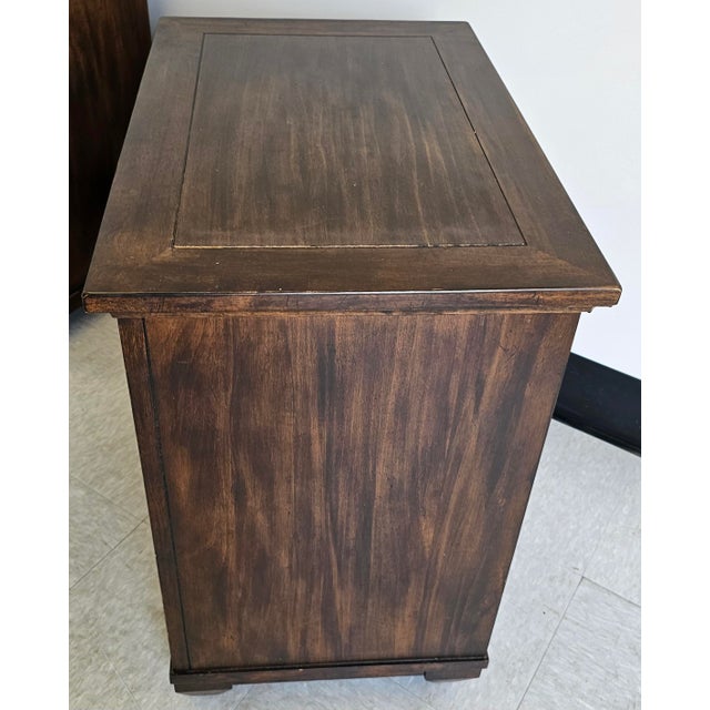 Ethan Allen Pair Ethan Allen Reeves Collection Bedside Chests Nightstands For Sale - Image 4 of 12