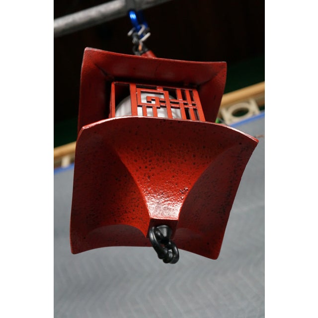 1960s Red Metal Chinoiserie Chinese Pagoda Hanging Lantern Pendant Light For Sale - Image 4 of 12