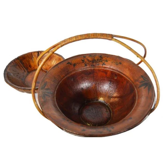 A 19th century, Chinese painted hat basket made with varnished bamboo. This basket adopts a circular shape adorned with...