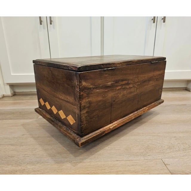 Late 18th Century Spanish Colonial Era Antique Diamond Parquetry Inlaid Cedar Chest Box or Trunk For Sale - Image 5 of 12