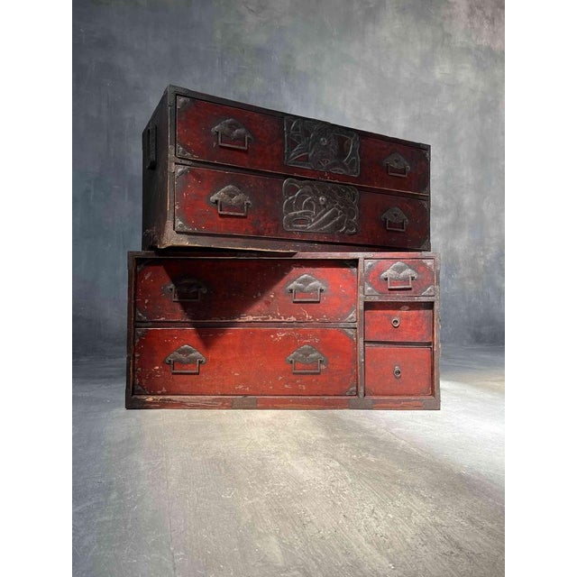 Antique Japanese Isho-Dansu Kimono Storage Box in Urushi Lacquer Finish For Sale - Image 12 of 18
