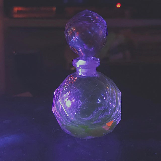 Art Deco Japanese Irice Cut Glass Perfume Bottle, Purple Alexandrite Tone, 4.75" For Sale - Image 3 of 13