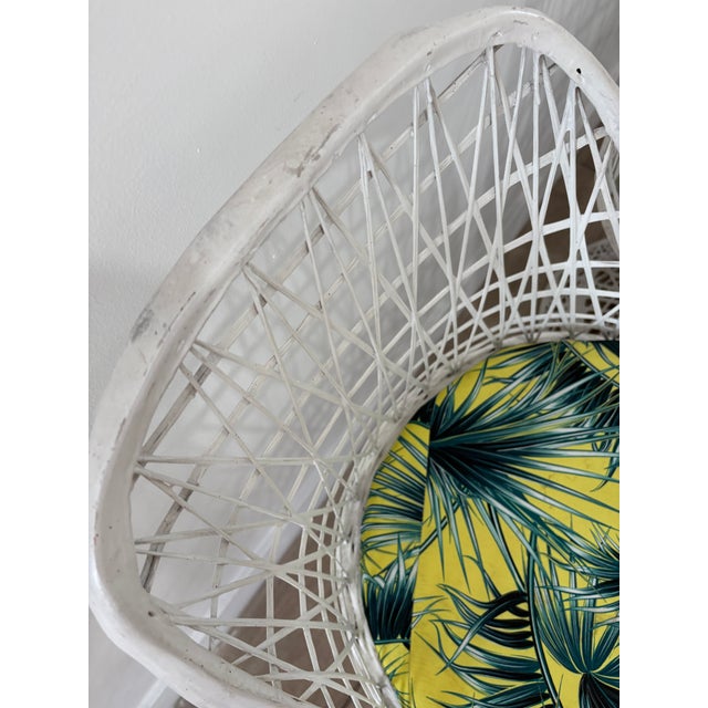 Mid-Century 5 Piece Spun Fiberglass Table and Chairs For Sale In Miami - Image 6 of 12