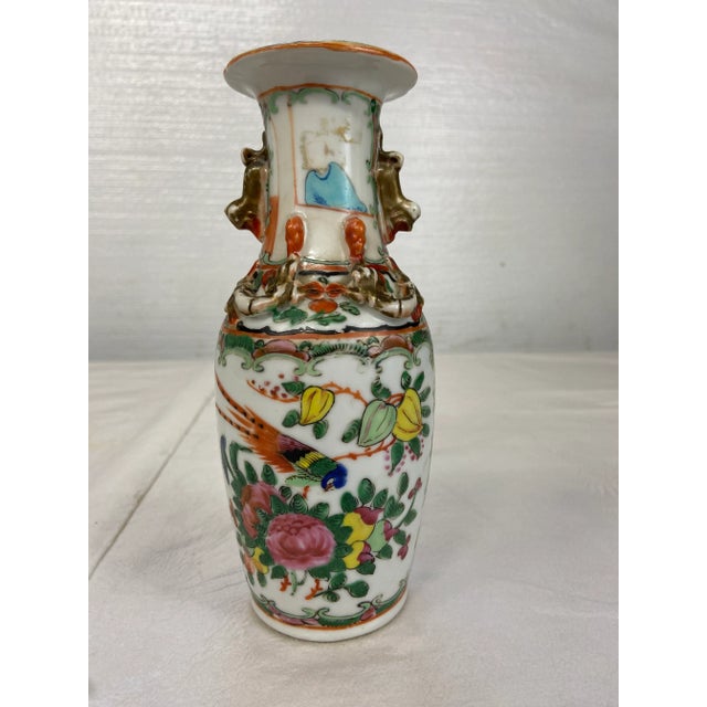 Chinoiserie Small Chinese Rose Medallion Vase For Sale - Image 3 of 12