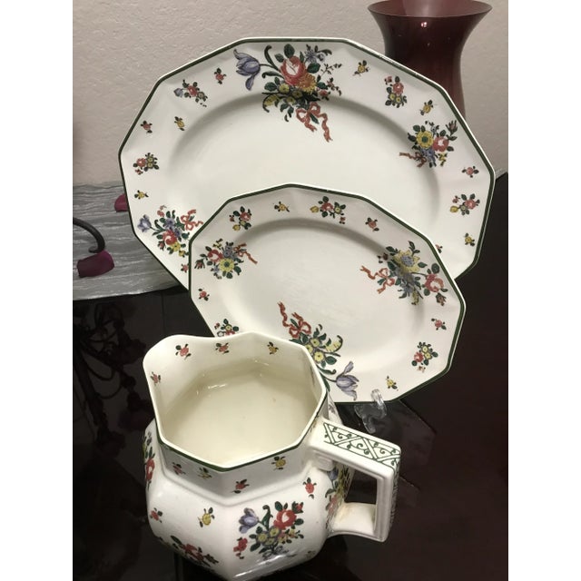 English Vintage Royal Doulton "Old Leeds Sprays" Dinnerware Set - D3548 For Sale - Image 3 of 10