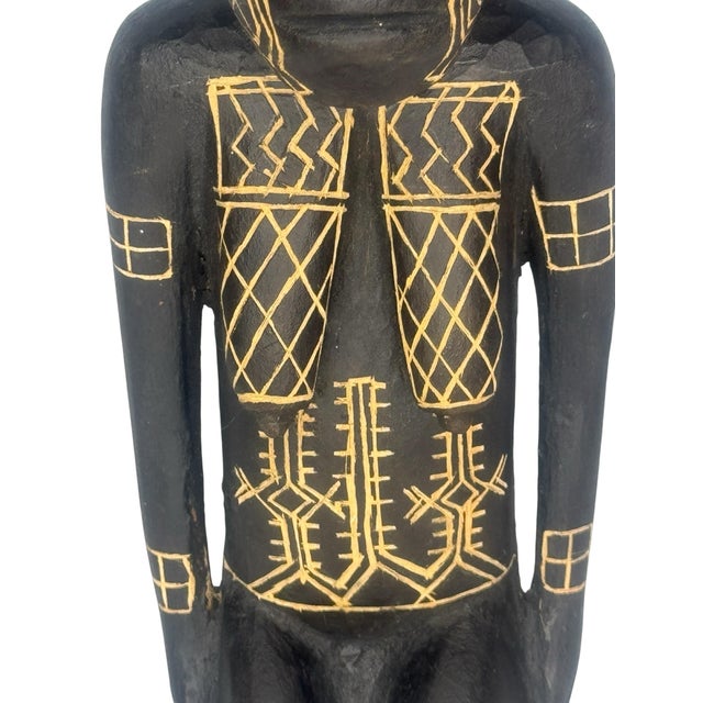 Black Dayak Hampatong Guardian Figure Borneo Kalimantan Incised Geometric Shell Eyes For Sale - Image 8 of 8