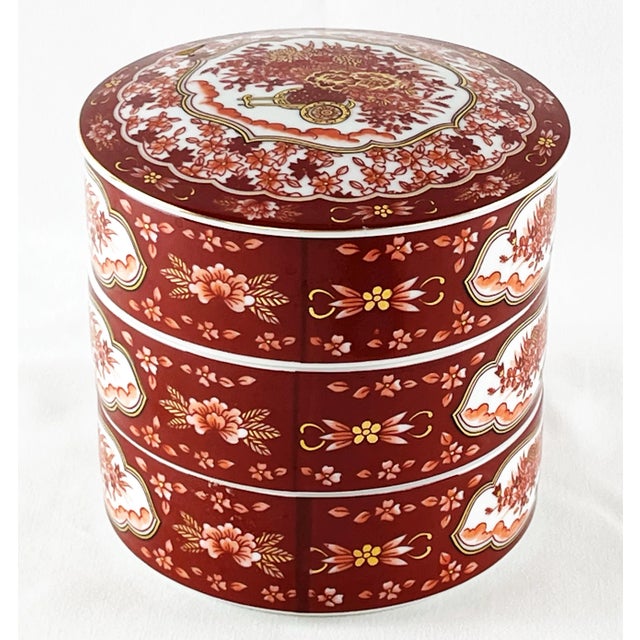 Traditional Vintage Chinoiserie Japanese Porcelain Stacking Box For Sale - Image 3 of 12