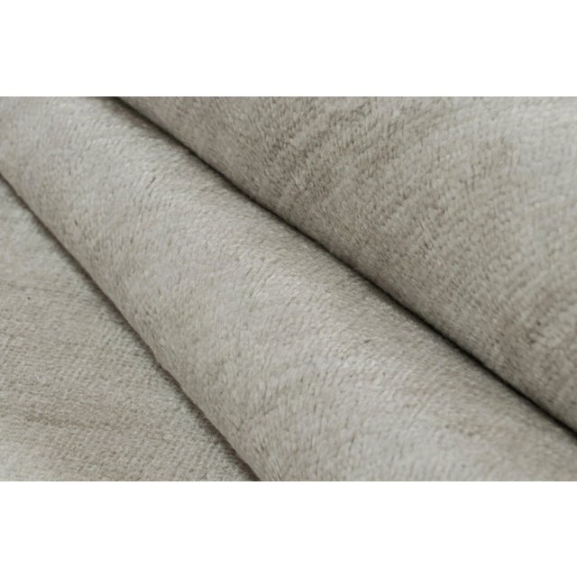 This contemporary 12x15 palace-sized rug is a grand new entry to Rug & Kilim’s Texture of Color Collection. Hand-knotted...