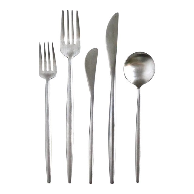 Luna Brushed Silver Flatware Set - Set of 5 For Sale