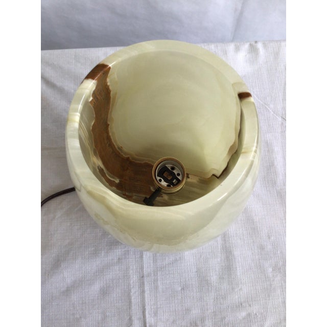1960s Natural Onyx Stone Tabletop Lamp For Sale In New York - Image 6 of 7