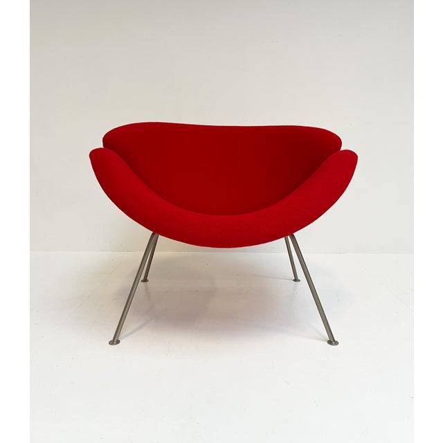 The Orange Slice is a design classic from the 1960s by designer Pierre Paulin for Artifort. This lounge chair is...