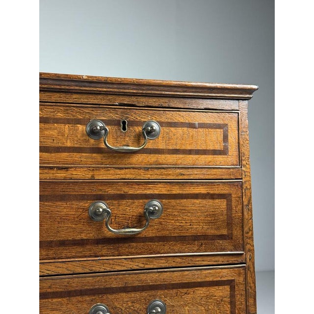 English Chest of Drawers in Oak For Sale - Image 11 of 18