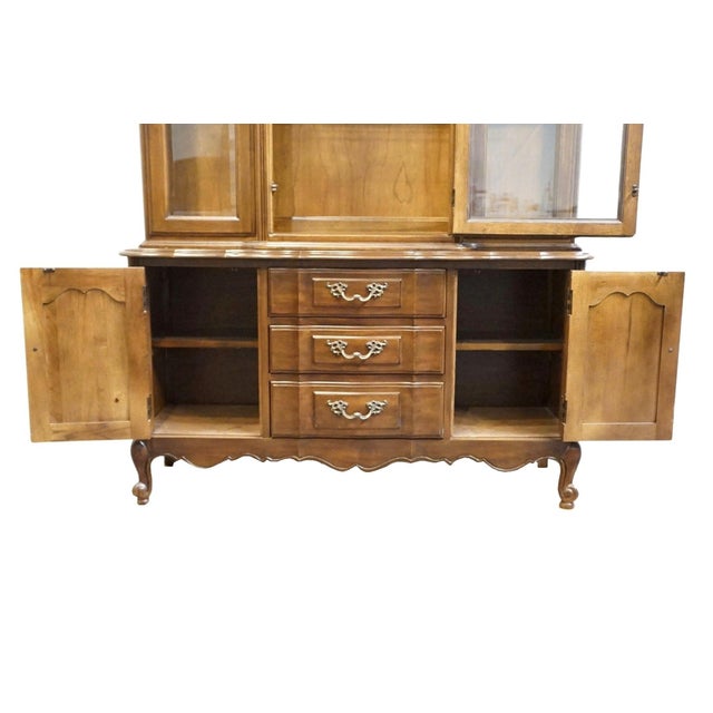 Thomasville Furniture Tableau Collection Country French Provincial 50" Lighted Display China Cabinet 14121-410 For Sale In Kansas City - Image 6 of 16