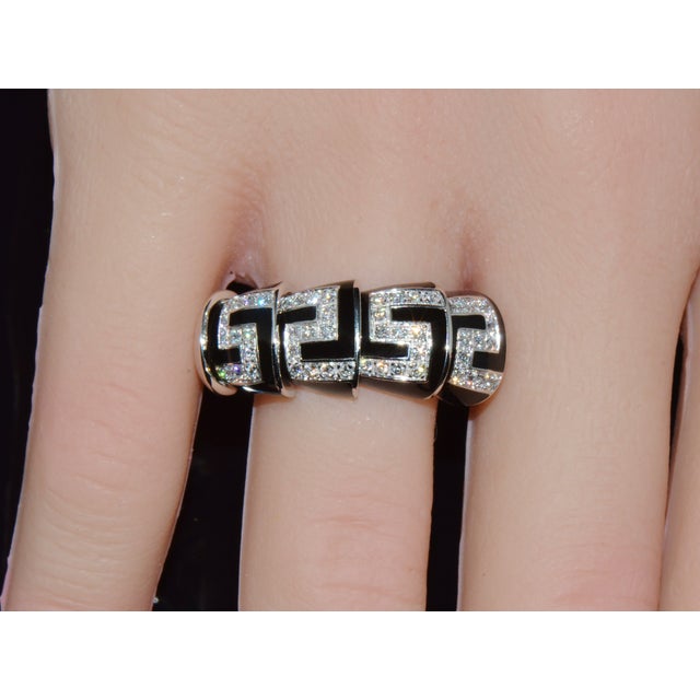 Realism Vintage Roberto Coin Cobra 0.40ct Diamond Articulating Ring in Solid 18k White Gold, Size 8 For Sale - Image 3 of 17