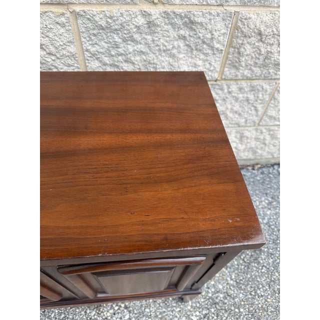 Pair of Mid 20th Century Walnut Nightstands For Sale In Philadelphia - Image 6 of 12