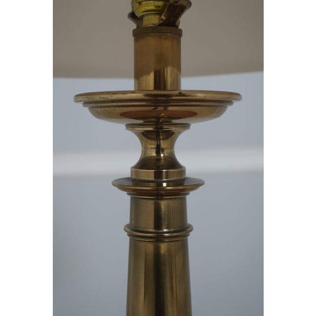 Stiffel Stiffell Traditional Brass Table Lamp W. Shade For Sale - Image 4 of 11