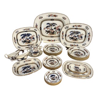 Antique Victorian Dinner Service from Wedgwood, 1880, Set of 36 For Sale