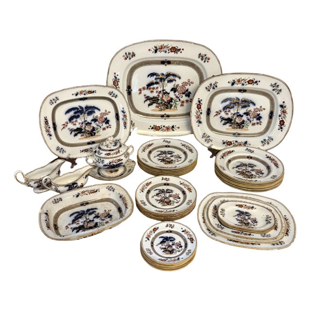 Antique Victorian Dinner Service from Wedgwood, 1880, Set of 36 For Sale