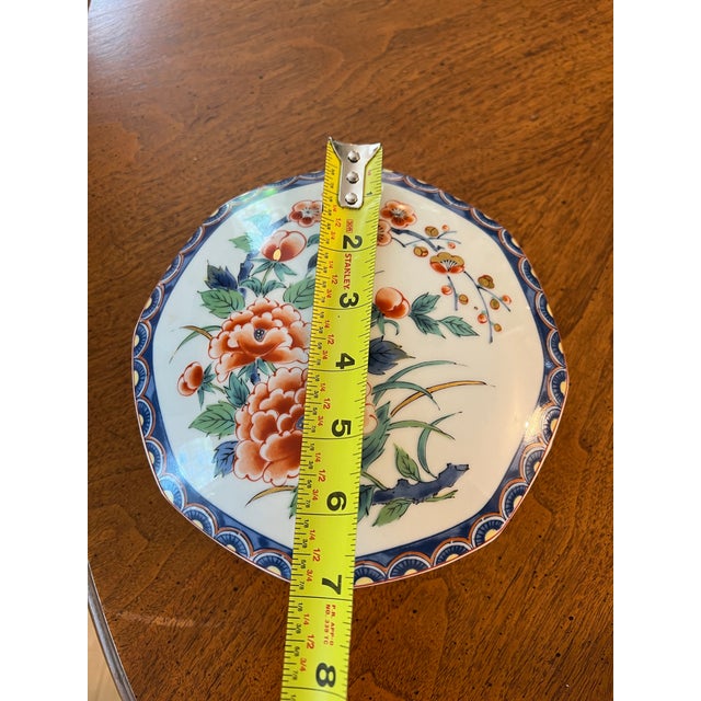 Asian 1970s Yukiyama Paki Floral Ceramic Box With Lid and Floral Details For Sale - Image 3 of 9