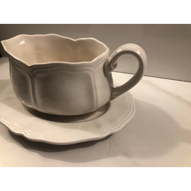 This lovely 1950s White Federalist Ironstone Gravy Boat and Saucer is the perfect option for your breakfast table in your...