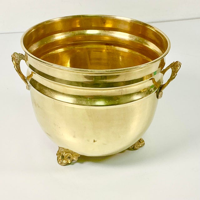 Mid-Century Hollywood Regency Boho Chic English Traditional Style 3-Footed Brass Planter For Sale - Image 4 of 11