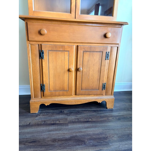 Wood 1950s Heywood-Wakefield Mid-Century Hutch / China Cabinet For Sale - Image 7 of 11