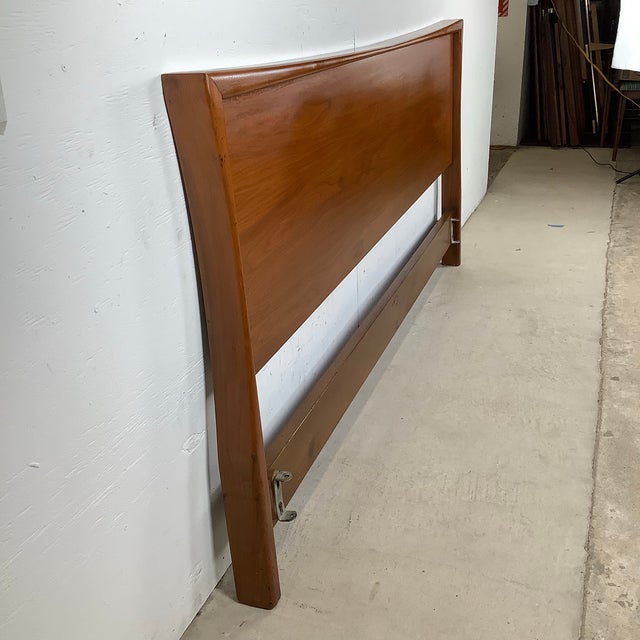 Mid-Century Walnut King Headboard With Sculptural Curved Silhouette For Sale In Philadelphia - Image 6 of 12