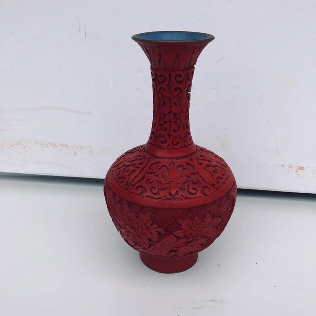 Vintage Chinese Floral Carved Cinnabar Lacquer Vase For Sale In New York - Image 6 of 6