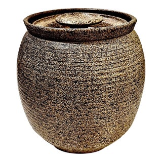 1970's Salt Glaze Stoneware Ridged Studio Pottery Jar With Lid - Ken Edwards Montana Potter For Sale