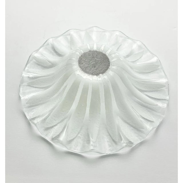 Sydenstricker Glass Black & White Daisy Flower Fused Art Glass Shallow Bowl For Sale In Dallas - Image 6 of 7