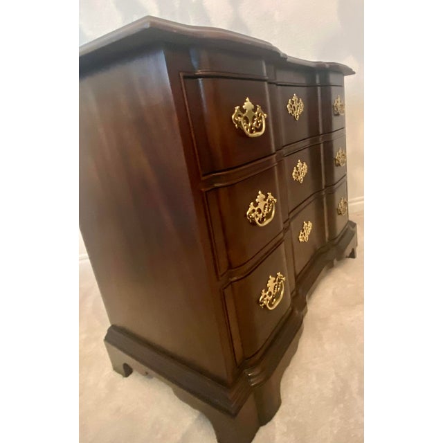 Vintage Drexel Heritage Winfield Ward Chippendale Style Mahogany 3-Drawer Blockfront Chest Excellent Condition.. For Sale In Denver - Image 6 of 17