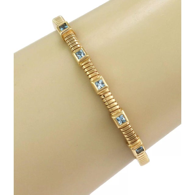 This is a beautiful flexible bracelet, it is crafted from 18k yellow gold with a polished finish, it has a tubogas design...