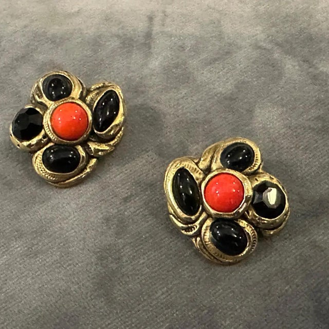 1980s Costume Jewelry Gilt Metal and Enamel Italian Earrings For Sale - Image 9 of 9
