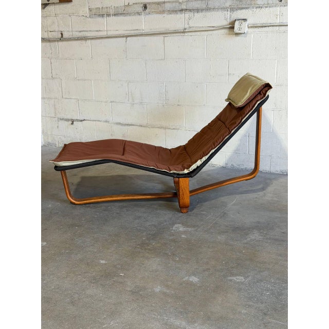 Iconic Mid-Century Modern Siesta lounge chair in style of Ingmar Relling. This Scandinavian classic features a sculptural...