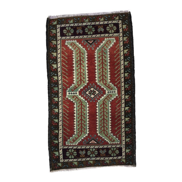 Vintage Traditional Design Area Rug For Sale