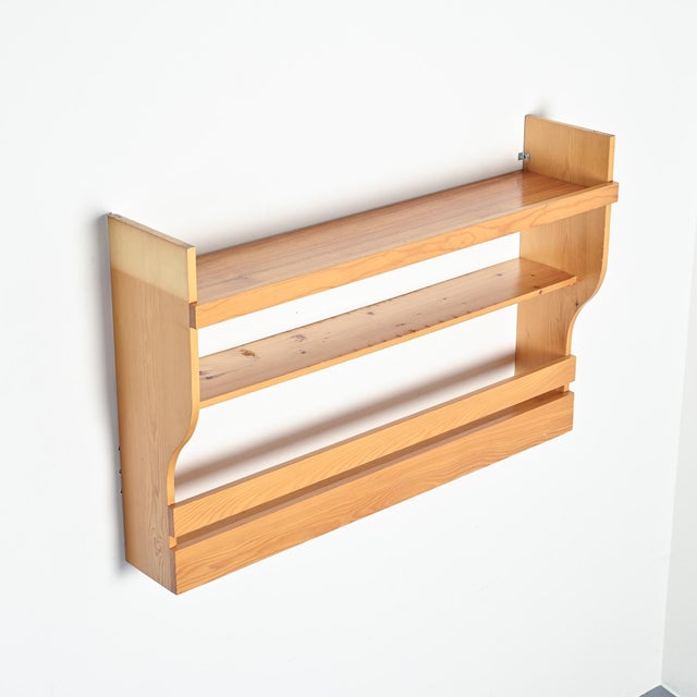 1970s Pine Wall Shelf attributed to Charlotte Perriand for Les Arcs, 1800 For Sale - Image 5 of 11