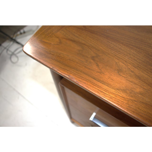 1960s 1960's Mid Century Modern Desk For Sale - Image 5 of 11