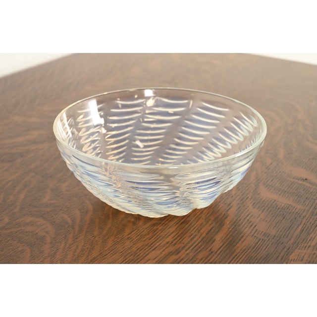 1930s René Lalique "Ondes" Art Deco Opalescent Glass Bowl, 1930s For Sale - Image 5 of 12