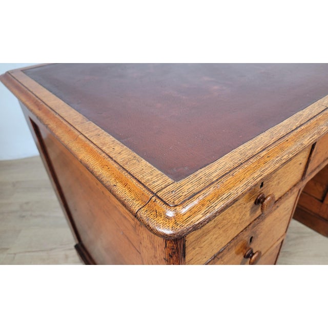 Wood Victorian Writing Desk in Oak and Leather, 1890 For Sale - Image 7 of 18
