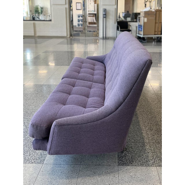 1960s Danish Modern Sofa in Lavender Linen For Sale In New York - Image 6 of 14