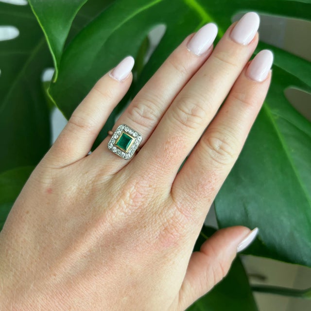 Contemporary Gold Emerald and Diamond Ring, Size 5.5 For Sale - Image 3 of 5