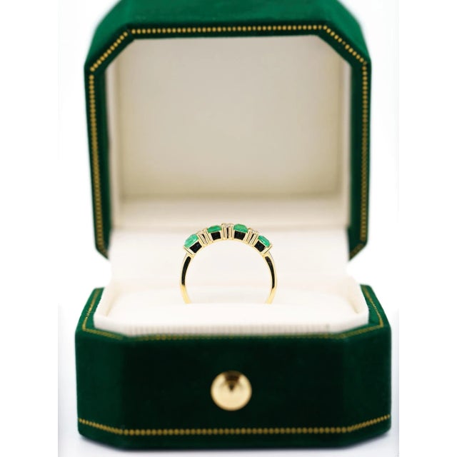 Green 1 Carat Tw Square Natural Emerald and Diamond 5-Stone Band Ring in 14k Gold Size 6.5 For Sale - Image 8 of 9