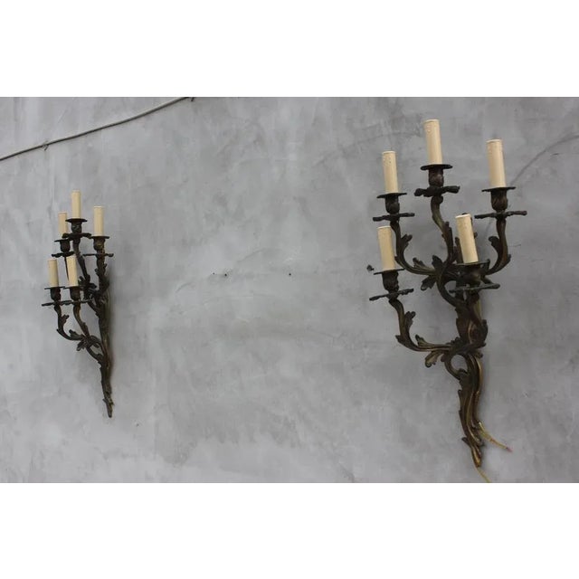 Large wall lamp with 5 branches of louis xv style rocaille in gilded bronze shaped by hand by our craftsmen. Each fixture...