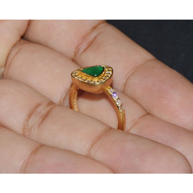 Certified Natural 1.25CTS VS F Diamond Colombian Emerald 18K Solid Gold Halo Ring, size 6.25 For Sale - Image 10 of 10