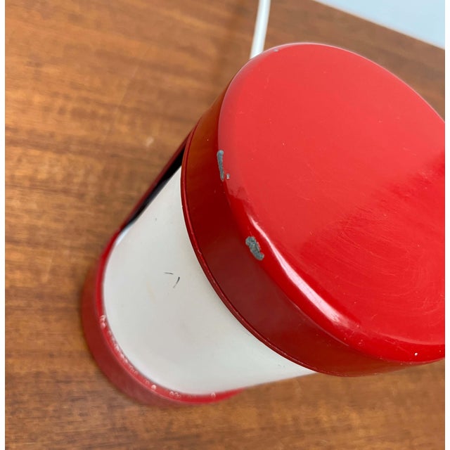 Mid-Century Modern Italian Space Age Red Model Laura Table Lamps by Olaf Von Bohr and Diego Valenti for Valenti Luce Milano, 1960s, Set of 2 For Sale - Image 11 of 18