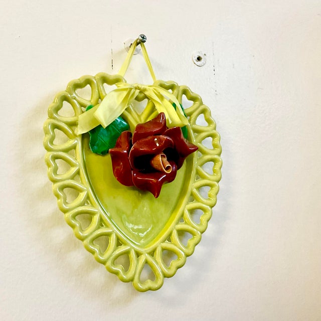 1940s Majolica Art Deco Boho Chic Valentine and Tromp L’Oeil Rose Heart Wall Plate For Sale - Image 9 of 10