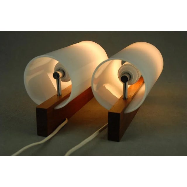 1960s Italian Acrylic Glass & Teak Wall Lamps by Luigi Massoni for Guzzini, 1960s, Set of 2 For Sale - Image 5 of 10